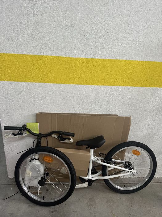 Bicicleta NOVA branca 20”