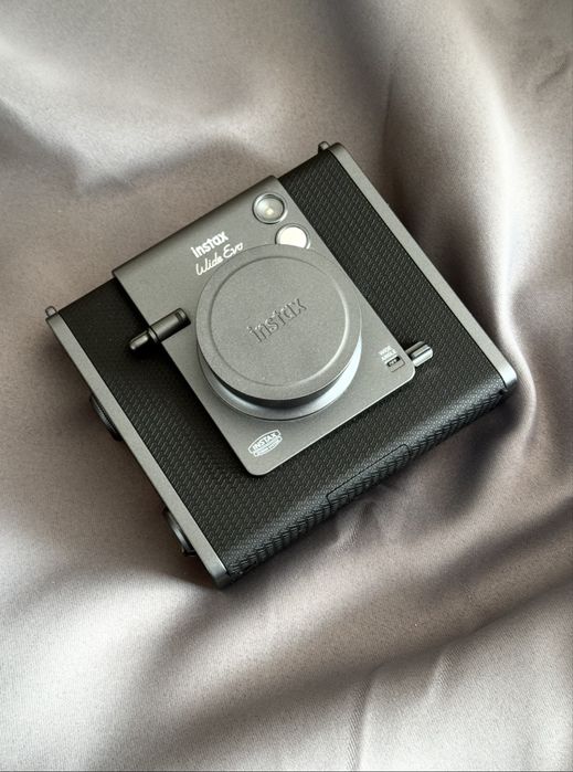 Aparat Instax Wide Evo
