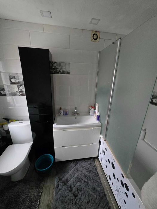 Продам часть дома Роганский ЖМ с кадастровым и приватизацией.