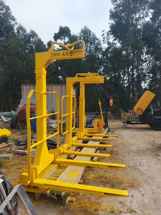 3 Porta Paletes de Grua 2000kg com Garfo e Altura Reguláveis