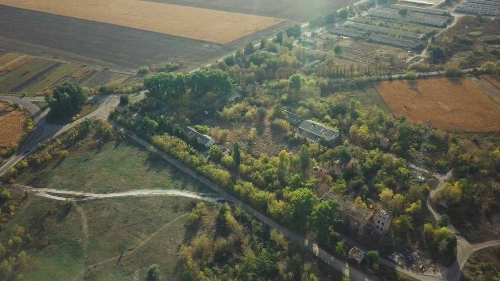 Продаж будівель на ділянці 2.5 Га