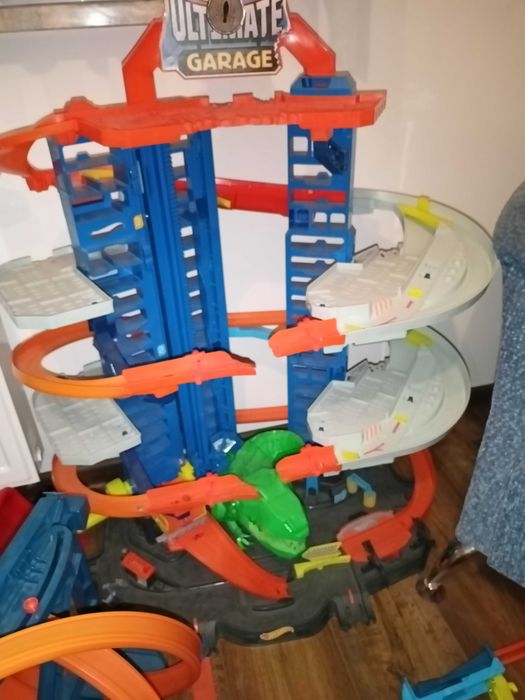 Hot wheels city mega garaż T-rexa wielopoziomowy parking