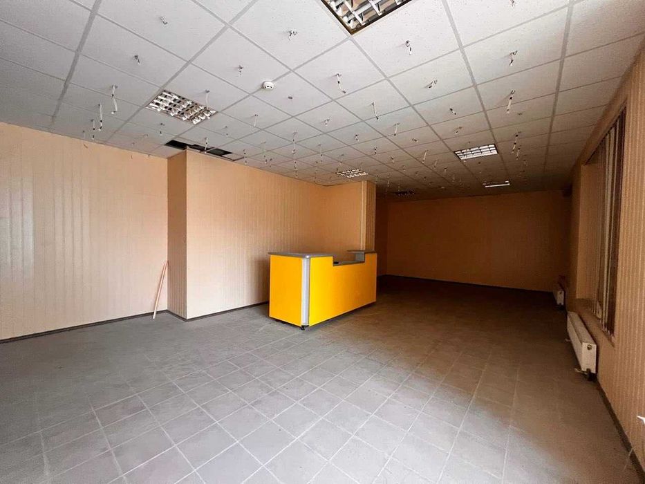 Продається приміщення магазину разом з 3-к квартирою, район Сєдова.