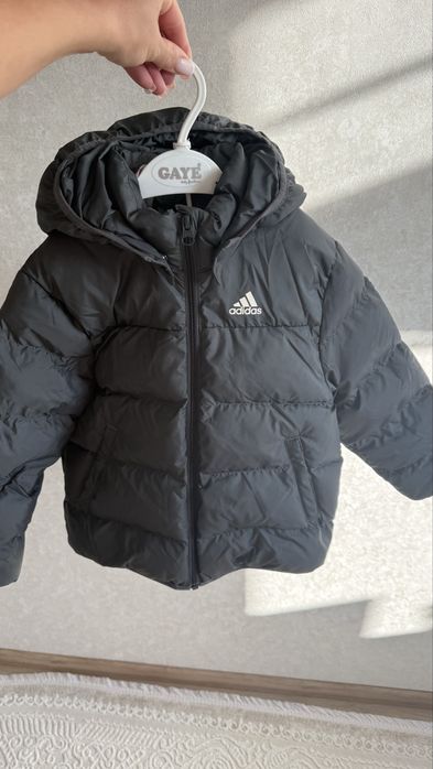 Куртка adidas , 5-6 років