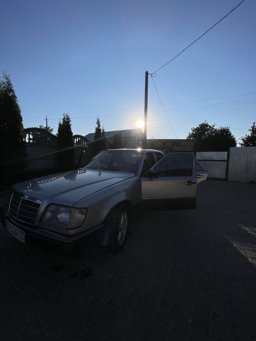 Мерс хорошому стані  їде добре кого цікавить все номер є…