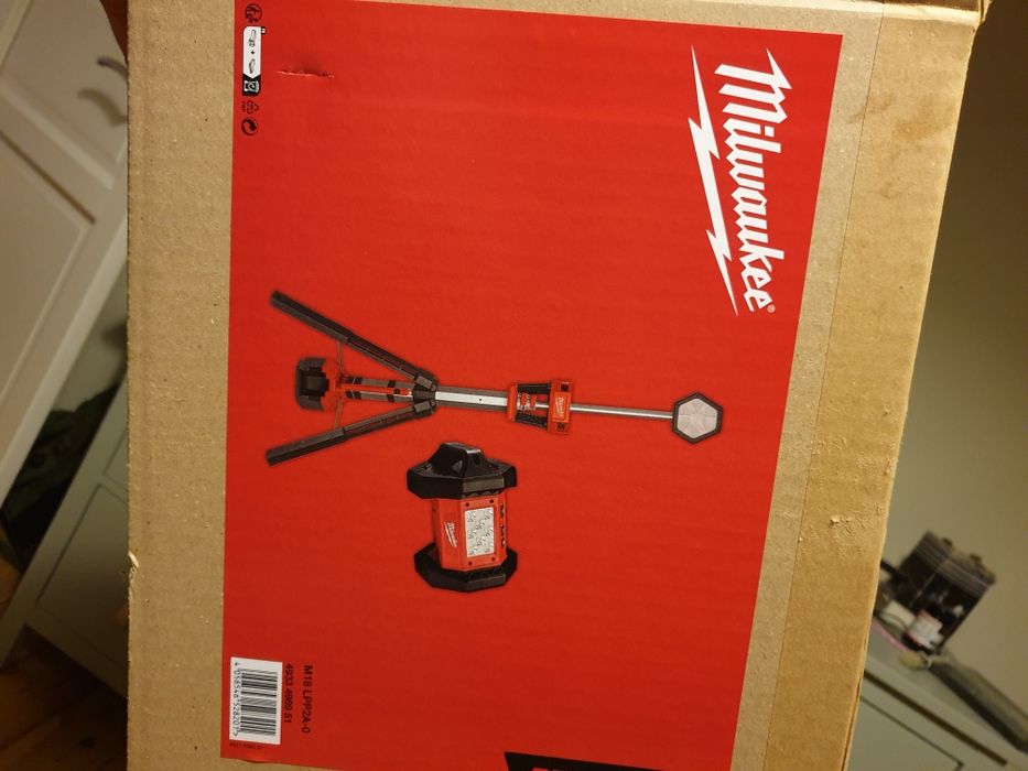 Zestaw lamp Milwaukee M18