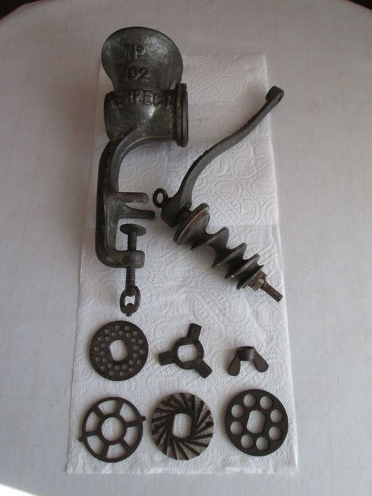 Velharias - Máquina de Moer Carne Antiga para Decoração - Husqvarna