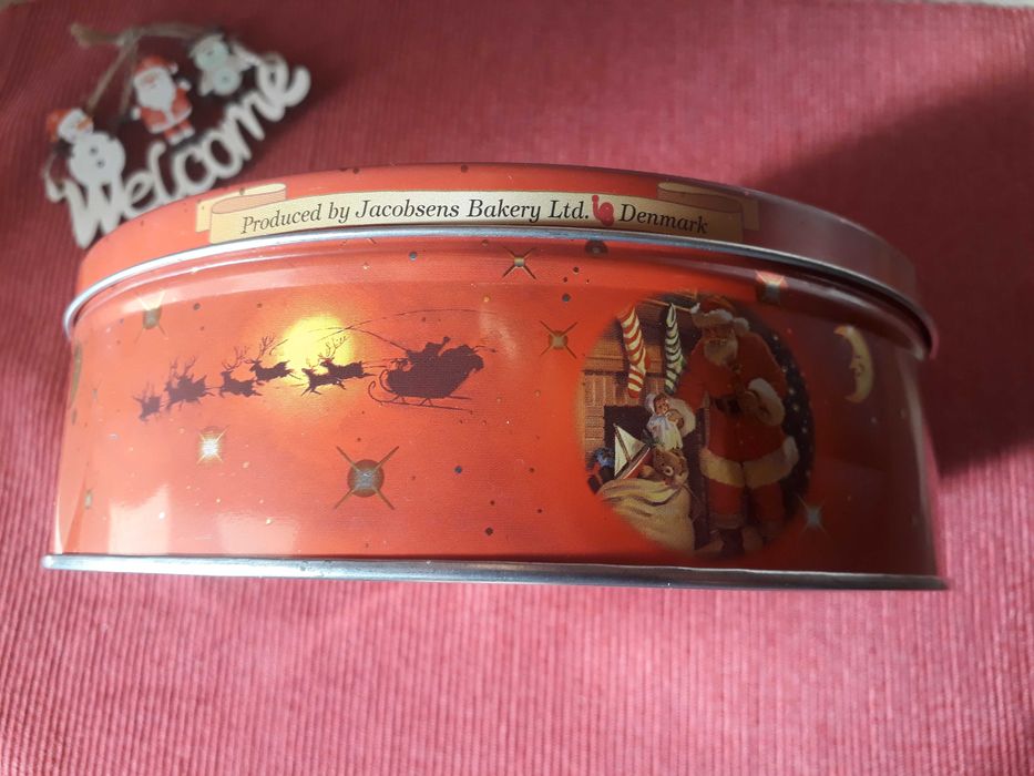 Puszka z Mikołajem. Jacobsens Bakery.