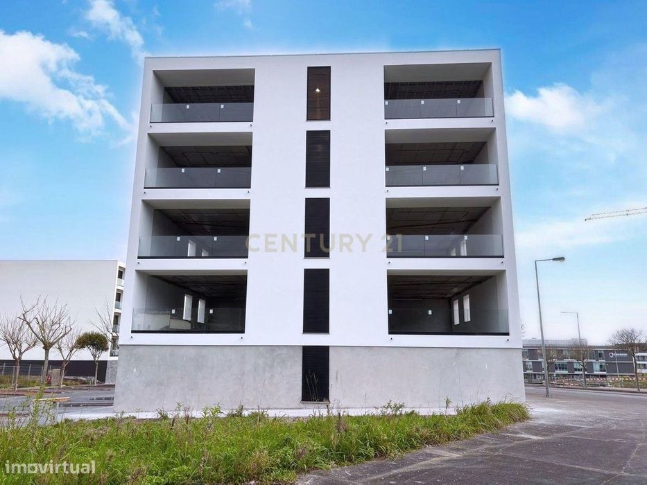 Apartamento T2 Novo | Localização Premium junto à CUF Lagoa