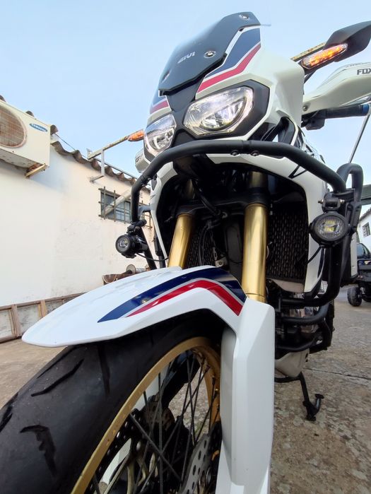 África Twin tricolor