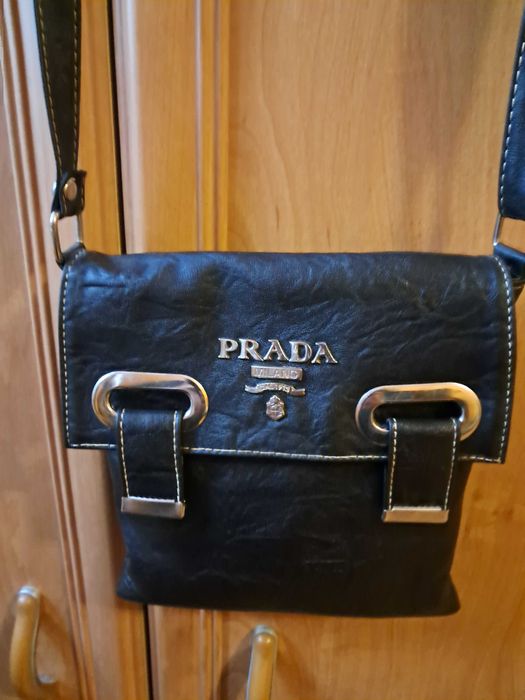 Sprzedam mala torebke z logo Prada