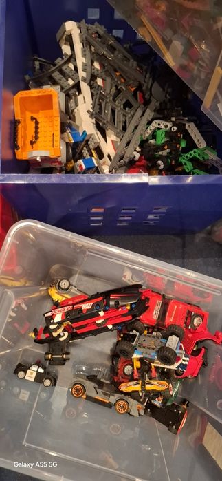 Caixas com diversos Legos