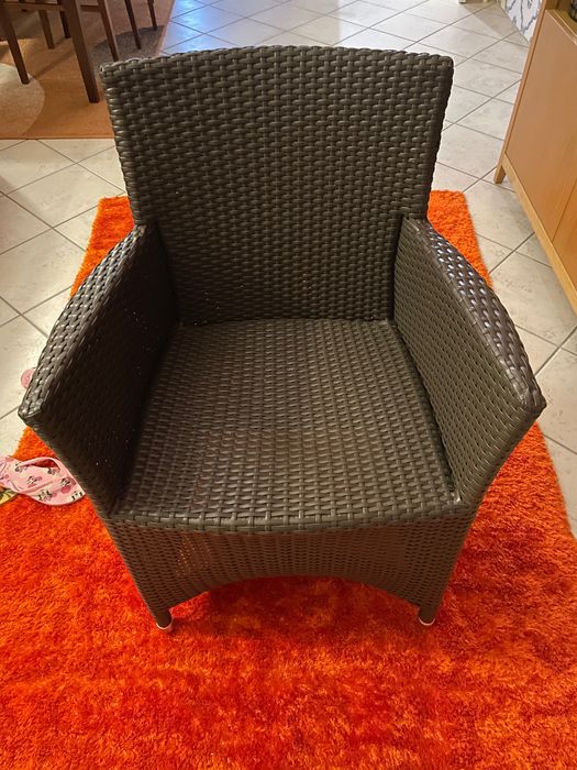 Cadeira de sala pouco usada