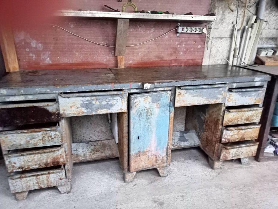 Продам слесарний стіл металевий
