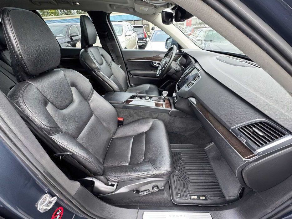 Volvo XC90      2019