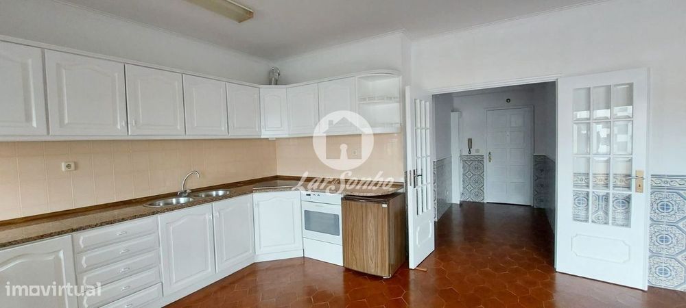 Apartamento T1 com terraço de 50m2 a 500m da praia da Amorosa, Vian...