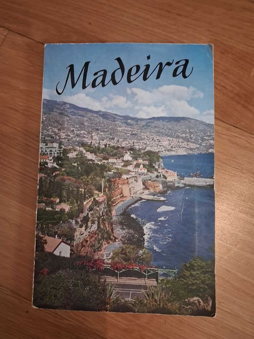 Livro antigo sobre a Ilha da Madeira