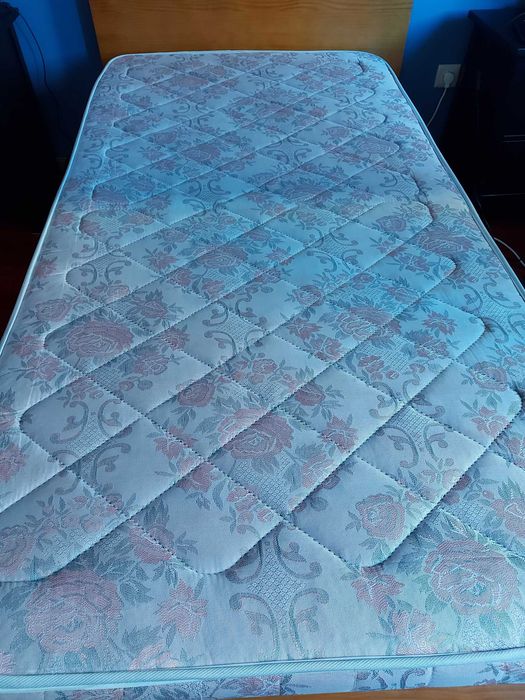 colchão de molas em otimas condições