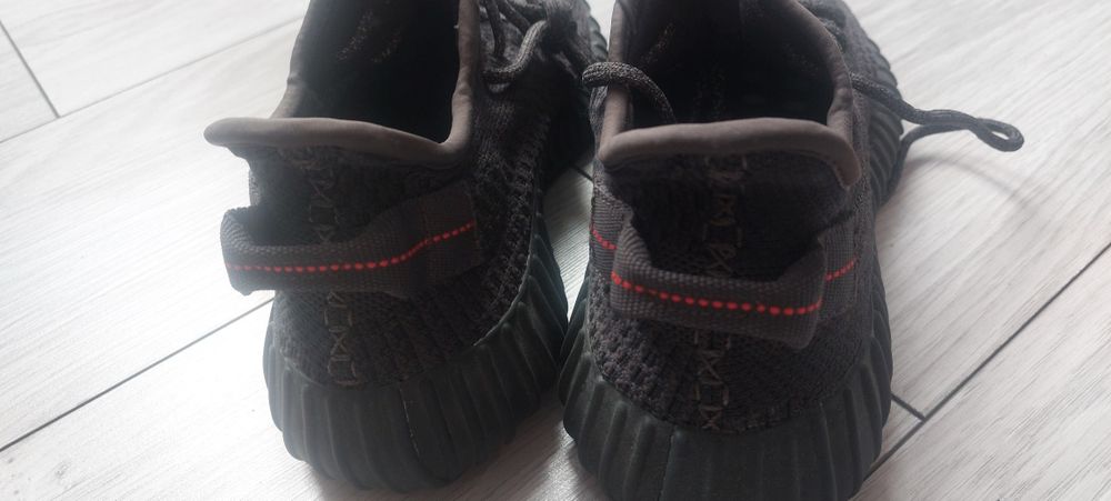 Adidas     yeezy