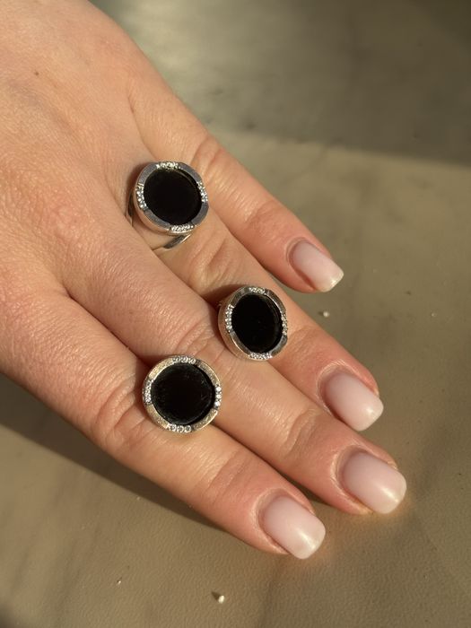 Срібний набір з оніксом. Сережки та каблучка з зрлотими пластинами