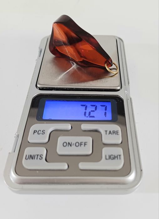 Wisior Art Deco Catalin Futuran Cherry Amber