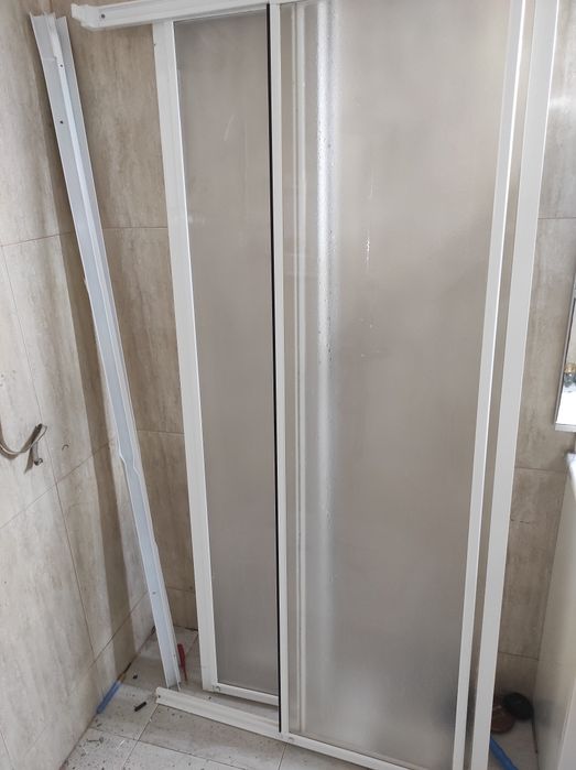Base de duche com resguardo