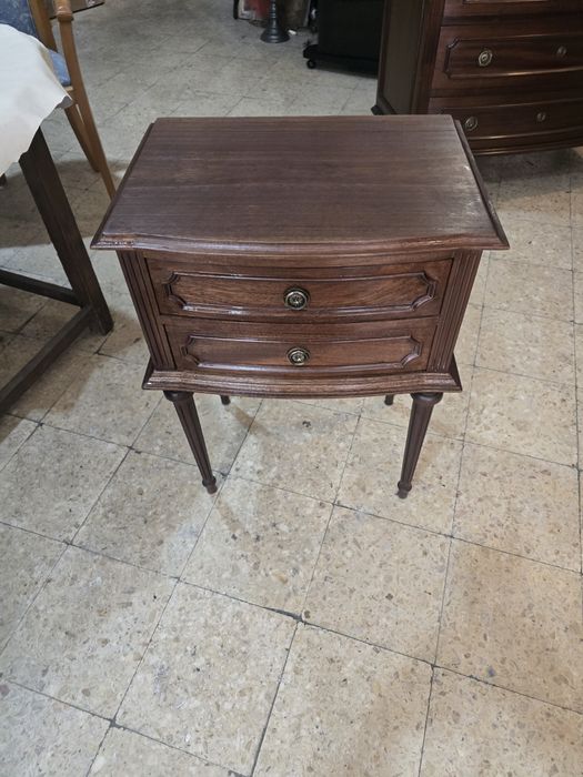 Cama + colchão + mesinha