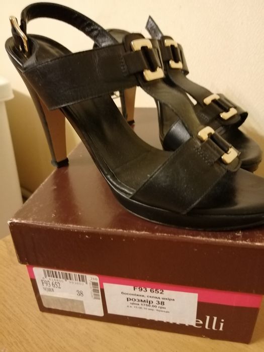 Босоножки кожанные Минелли