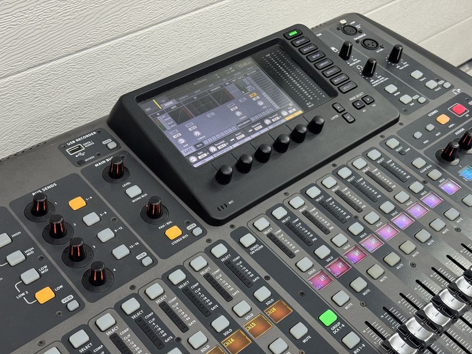 Behringer X32 full w swietnym stanie z casem okazja bardzo mało uzywan