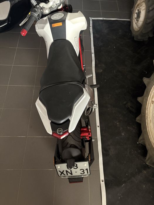 Mota Benelli TNT125