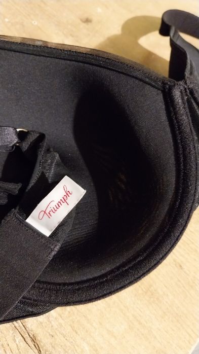 Biustonosz Triumph czarny 80D