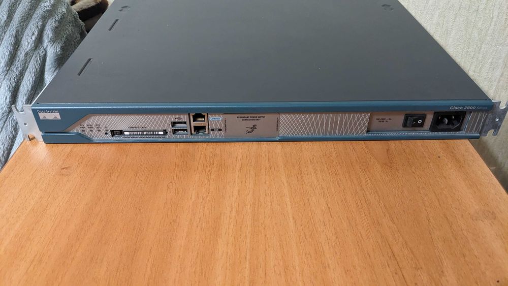 Cisco 2811 + MME-16ES-1G-P | 16×1G Switch | Робочий