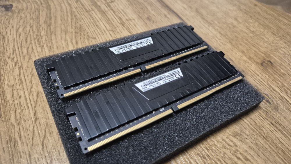 Pamięć RAM Vengeance LPX DDR4 3000Mhz 2x4