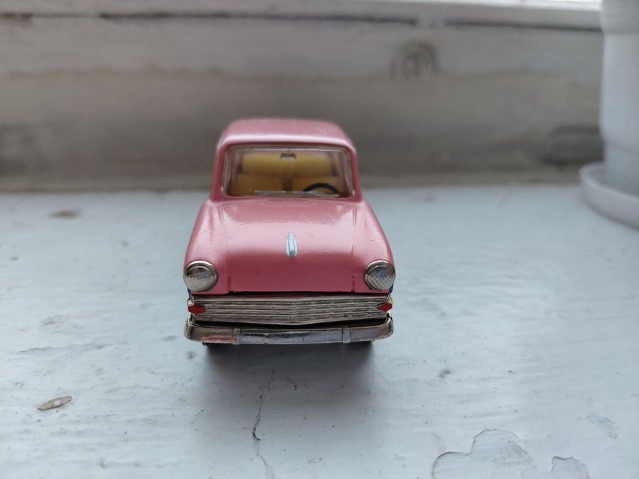 Модель СССР марки Москвич 403.