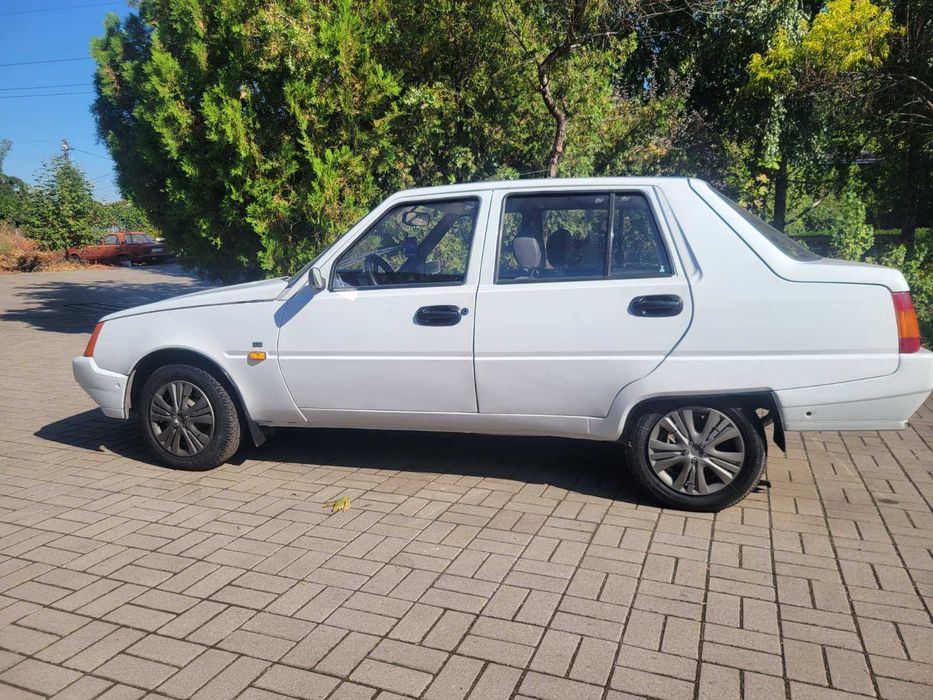 Автомобиль ЗАЗ 1103