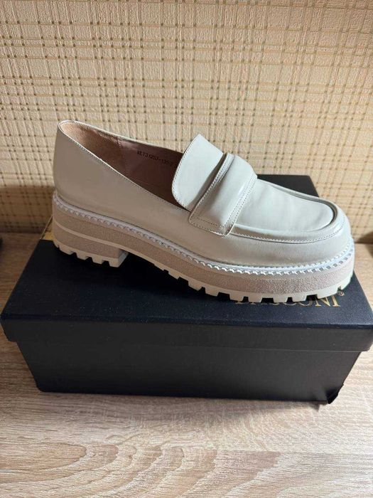 Туфлі жіночі лофери фірми Basconi