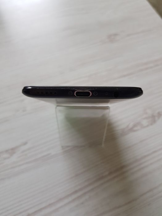 Смартфон OnePlus 5T