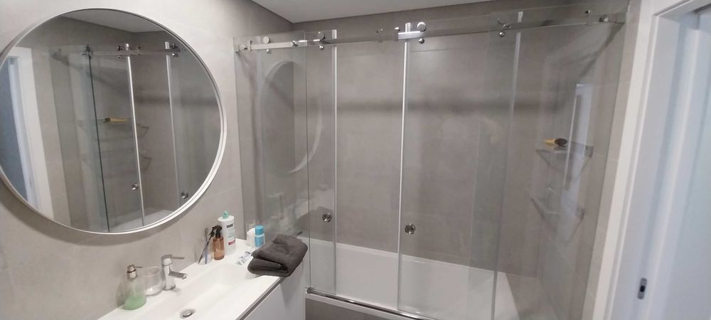 Apartamento T3 mobilado à venda na Rua Doutor António Luz, Serra de Carnaxide, Venteira, Amadora