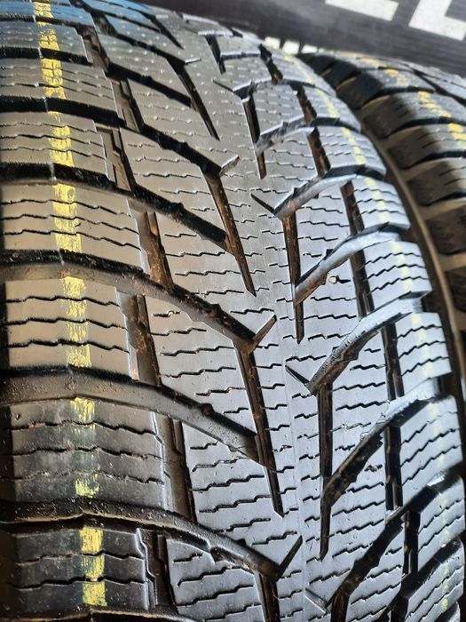 Opony zimowe 215/60/17C Nokian wzmacniane Para 9mm jak  Nowe