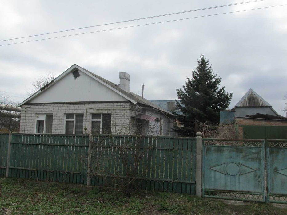 Продам частину будинку по вул. Тітова ( район Дитячої лікарні)