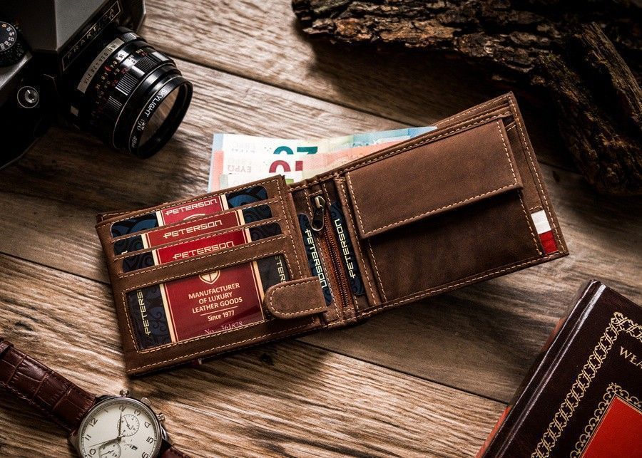 skórzany portfel z patriotycznym akcentem - peterson