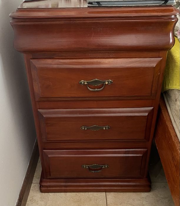 Mobilia de quarto em mandeira