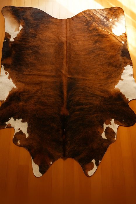 Tapete em Pele Natural Premium – 2,20m x 2,35m – Excelente Estado