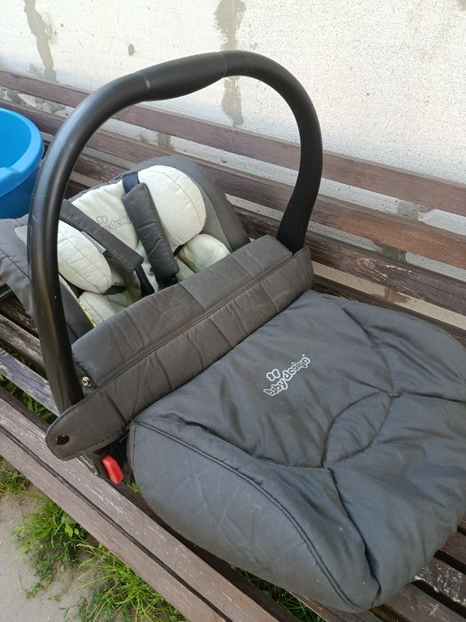 Автокрісло Baby Design Leo (група 0+) –
надійне за