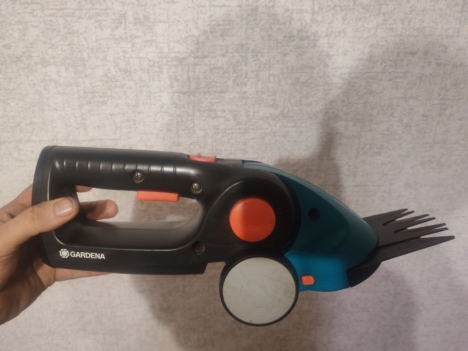 Кущоріз акамуляторний