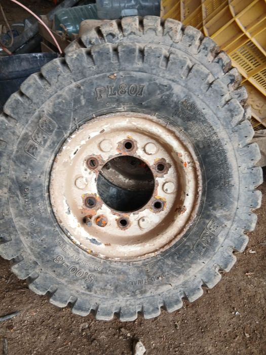 Pneus e jantes empilhador