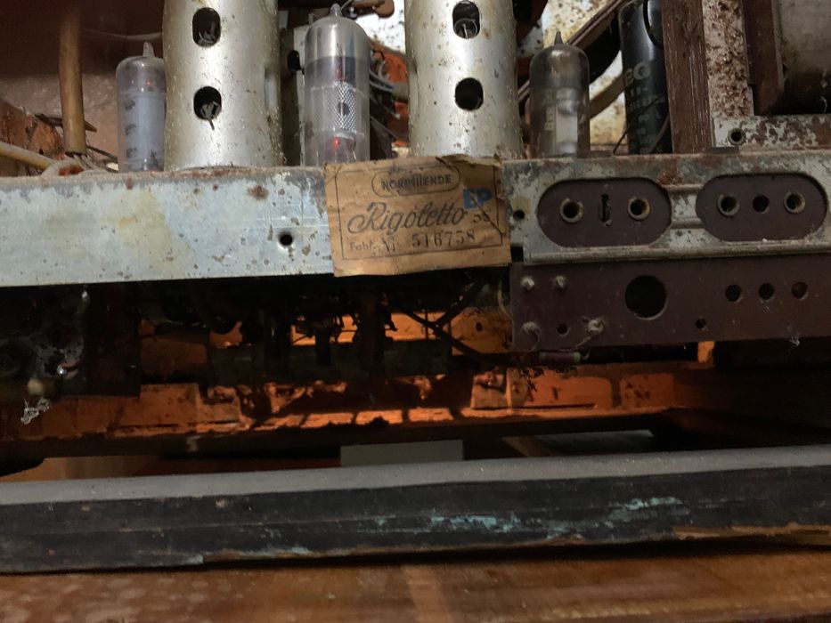 Rádio antigo ainda a funcionar