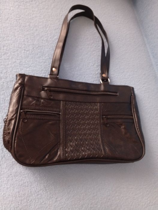 Czarna torebka skórzana