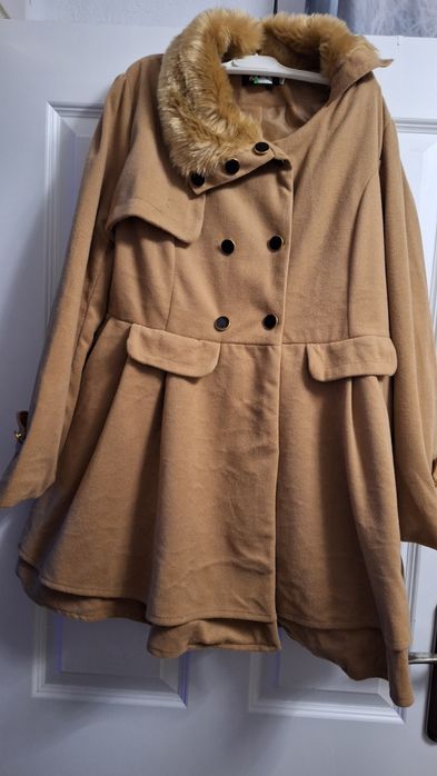 Piękny płaszczyk na wiosnę damski