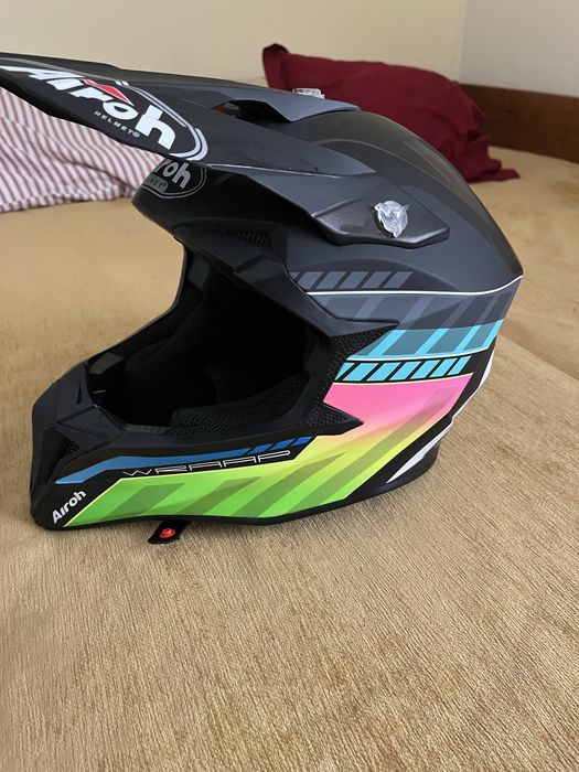 Capacete motocross airoh , impecavel